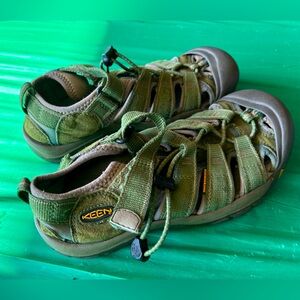 Keen Newport H2 Waterproof Trail Sport Sandals Toddler Kids Child Size 4Y Green